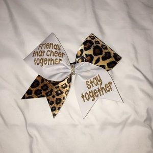 Cheer bow